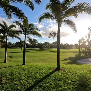 Resort Halliday Bay