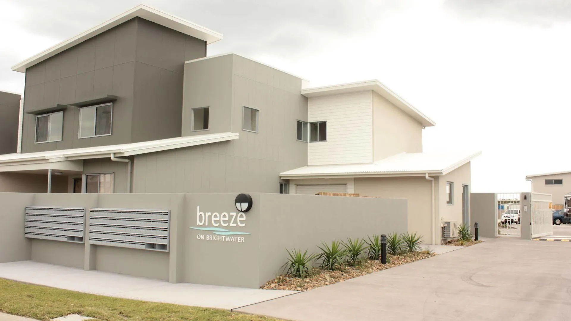 ****  Direct Collective - Breeze On Brightwater Aparthotel Mooloolaba Australia